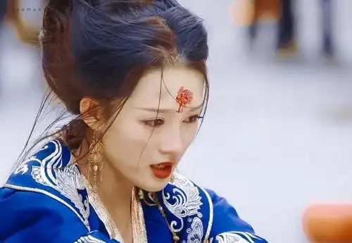 李沁在《楚乔传》中的元淳公主,是小编我看过的最"美强惨"的一个,本身