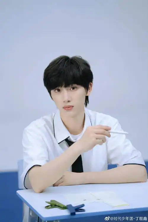 丁程鑫晒你要快乐mv花絮照