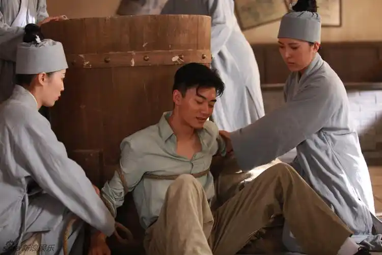 p>《义者无敌》是"英雄无敌"系列电视剧六部曲第五部,其他五部分别是