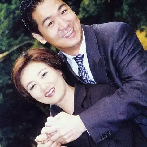 张国立:只因一纸协议,年过六旬的张国立拼命上综艺营业赚钱