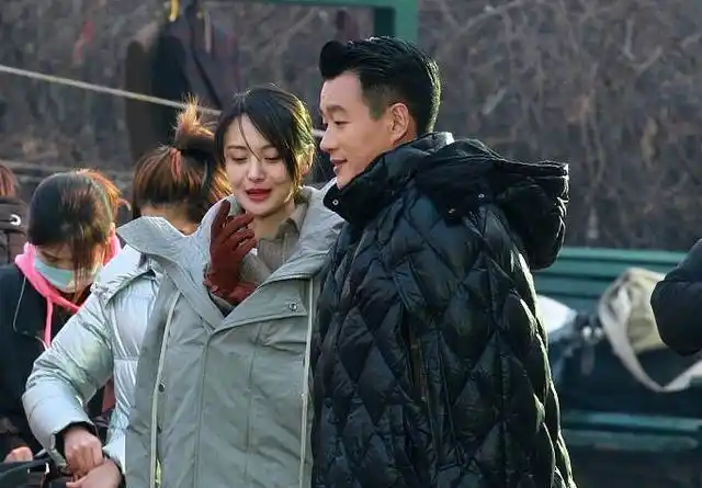 郑爽拍戏现场频笑场 佟大为耐心说戏反被怼