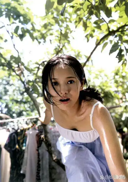 伊能静的早期照片,看得出来也是一个灵动的女孩儿