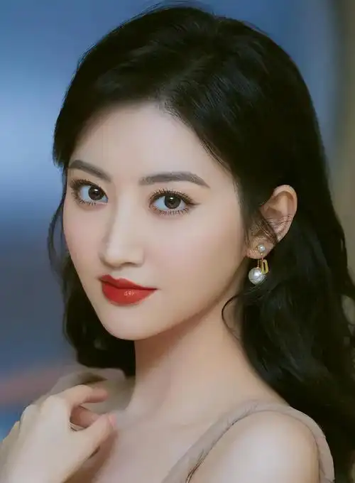 景甜父母亲资料(起底"人间富贵花"景甜家世及成长史) 第1张