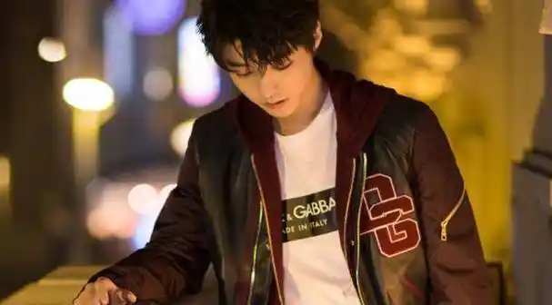 王俊凯新电影开机,造型土气引起粉丝不满,劝他重新规