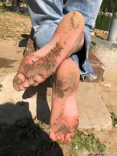 男人的相册-我觉得姑娘的脚脏一点是很性感的-1