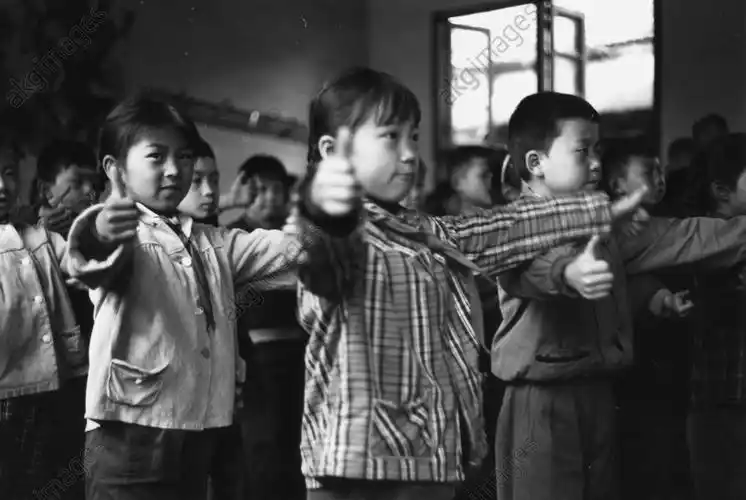 老照片70年代的小朋友看看有没有你小时候的影子