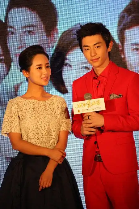 杨紫邓伦亲密合照,这才是真友谊,网友:太甜了!