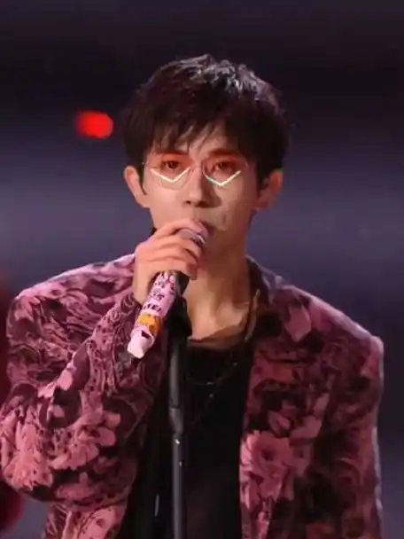 易烊千玺分享试听音频#易烊千玺超话我哥一唱歌就绝杀,直接把我们千