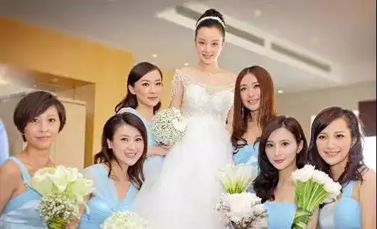 伴娘团757575美的一匹有木有因为个个都是颜值爆棚也是外界关注