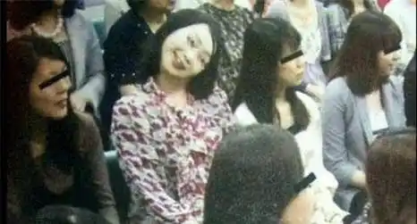 揭晓神秘"都市传说":日本诡异歪头女令人胆寒,真相让人发笑_图片_女生