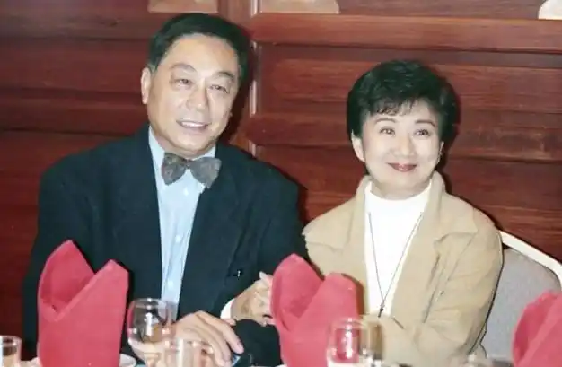 香江忆旧录未婚妻是椰汁女孩妈妈是邵氏大明星影视豪门