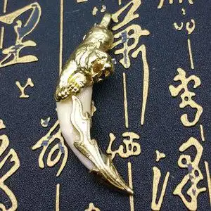 class=h>金属 /span>镶狼狗牙吊坠流行男款高档大气老虎镶真牙吊坠