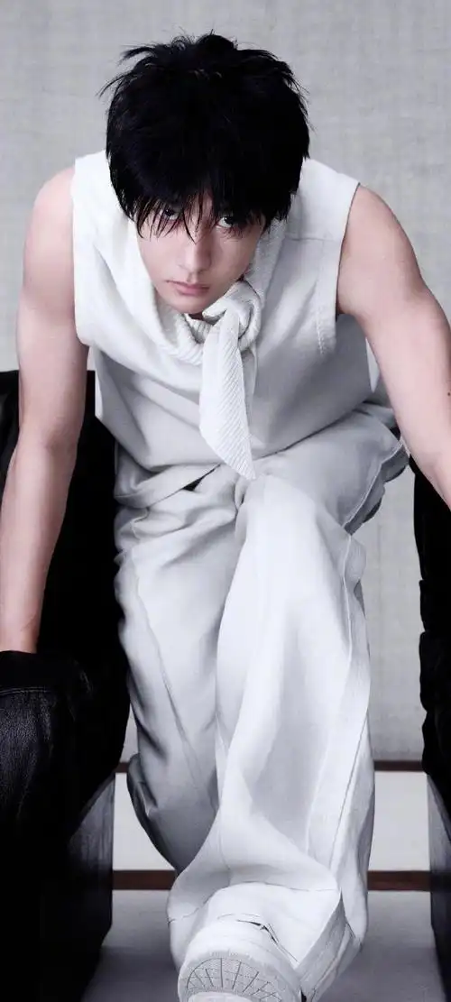 王一博白色无袖