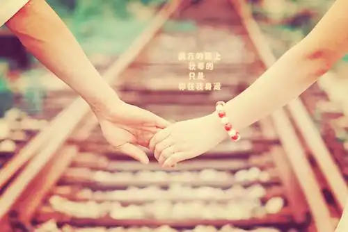 手牵手情侣恋人爱情的图片
