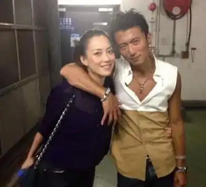 知名经纪人霍汶希的女儿如今十岁了,谢霆锋对她非常好