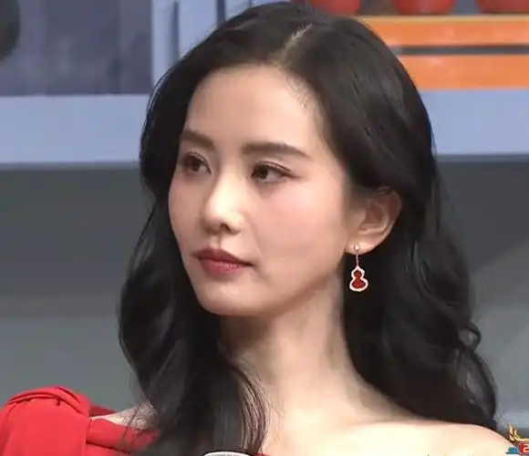 星状态,女星浮粉憔悴法令纹抢镜,小岳岳今年要出绝活_脸部_李沁_网友