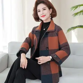 外套女春秋年轻母亲穿的短款中老年女装秋装外衣洋气上衣大码针织开衫