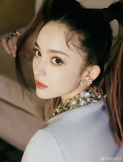 古力娜扎真漂亮扎双马尾甜酷十足29岁轻熟女嫩回18岁