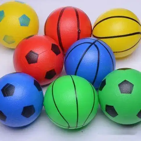 4. 我们再来找一找哪些物体又是圆形的吧!3. 找一找哪些是三角形的呢?