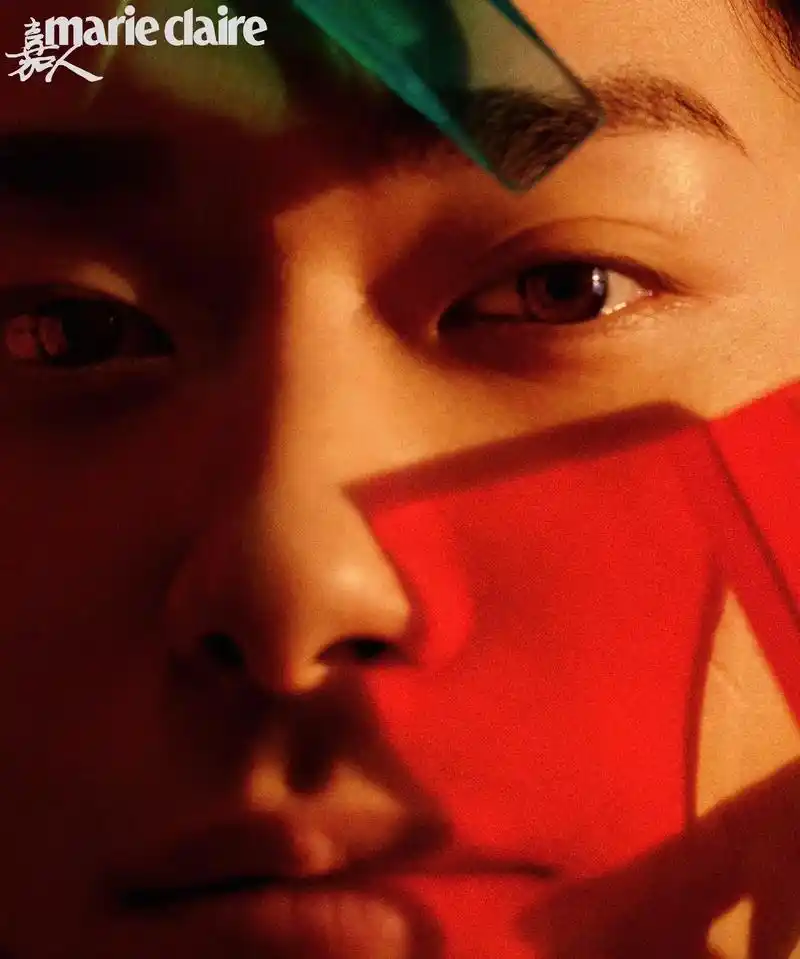 易烊千玺嘉人五月刊封面.