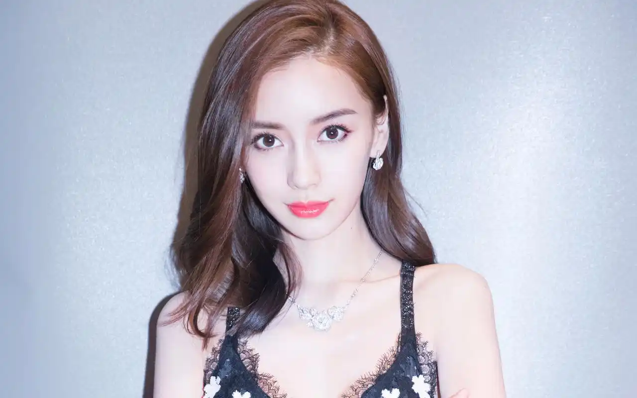 美女明星angelababy杨颖壁纸_人气辣妈杨颖
