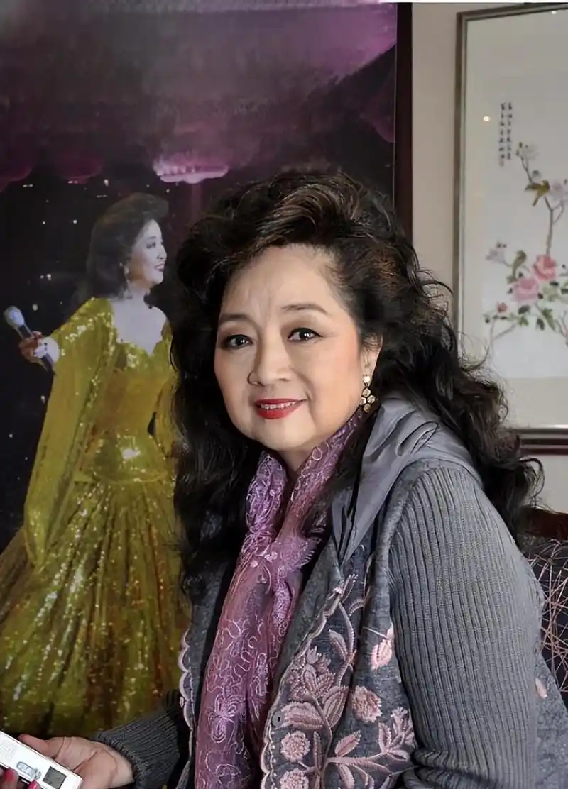 徐小凤:宁愿离婚也不愿改变中国国籍 徐小凤,香港歌坛传奇,被誉为"