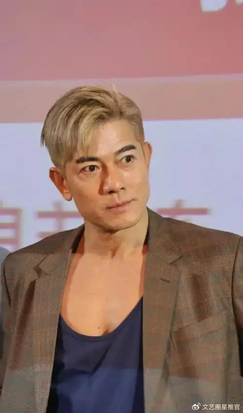 很帅但眼神浑浊,胸前有斑点被质疑是老年斑|郭富城|老年斑|眼神_新浪