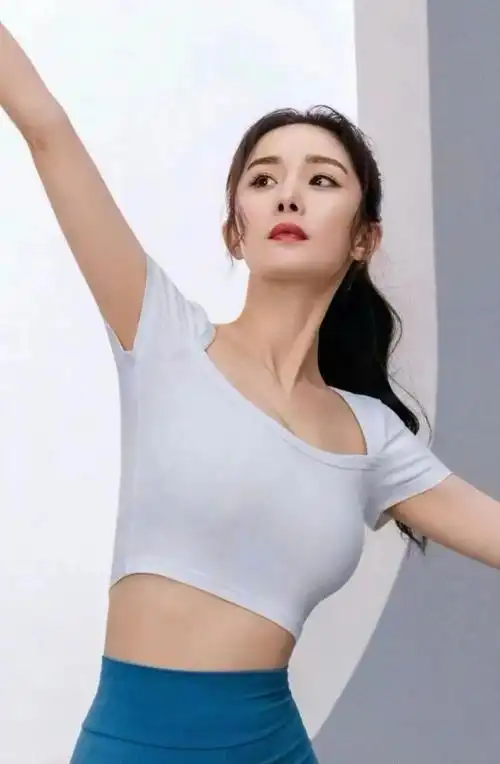 36岁的杨幂,前凸后翘,你确定顶得住?