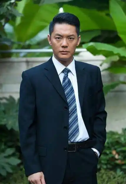 "现代陈世美":当红时抛妻弃子娶小6岁美模,今隐姓埋名无人识_傅程鹏