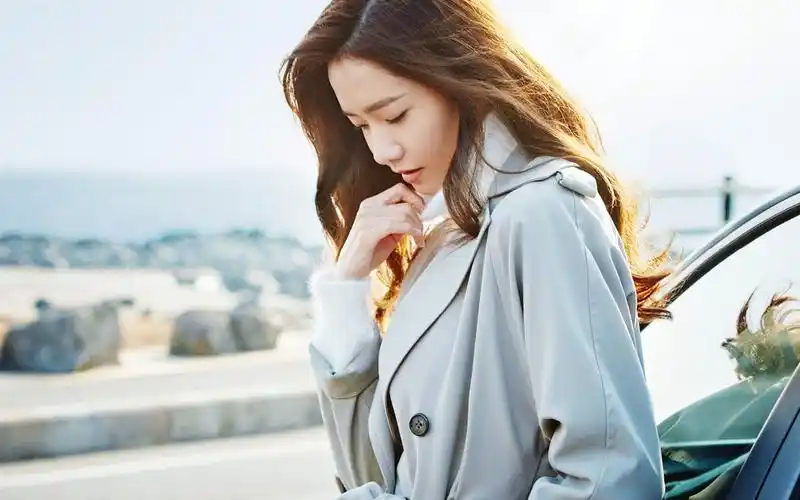 韩国美女林允儿治愈系桌面壁纸下载高清大图预览1280x800_日韩明星