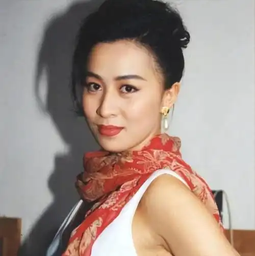 他是刘嘉玲弟弟,与姐姐同框像父女,儿子或继承姐姐的亿万家产!|恋情|