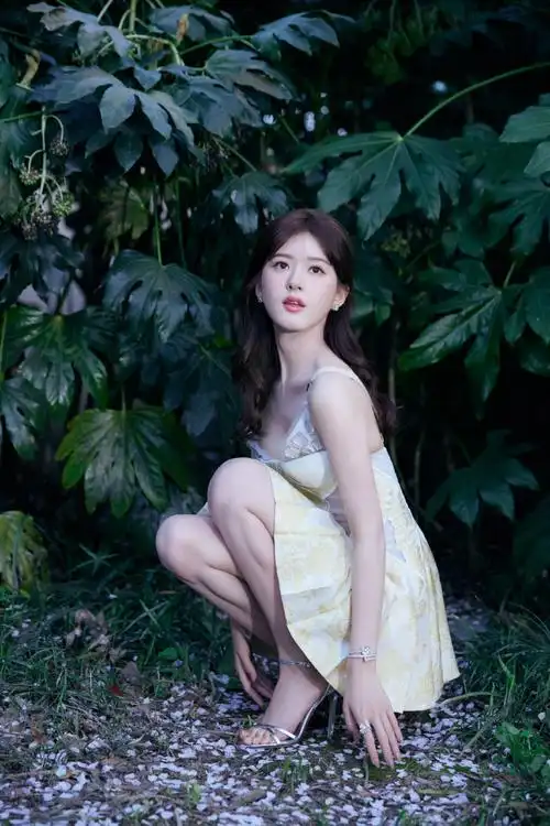 赵露思直播##赵露思 澳门鬼迷日眼的照片##赵露思高定短裙