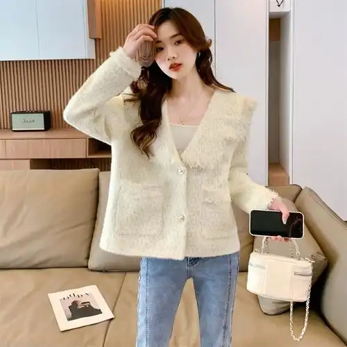 女士精品毛呢外套更新时间:2023年11月27日法式小香风短款外套女秋