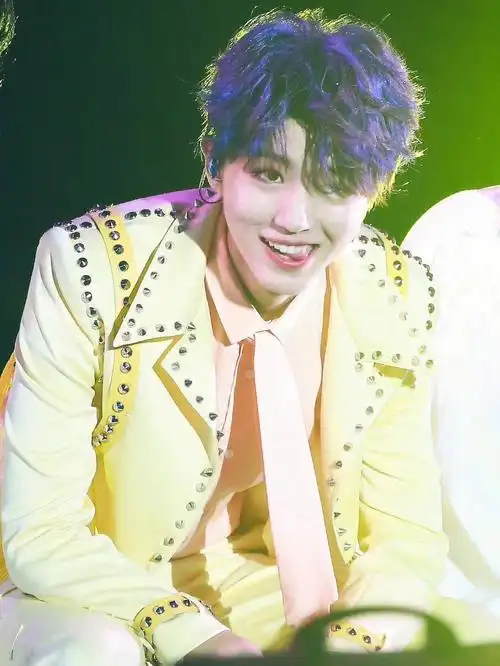 王俊凯那些令人心动的神仙发色