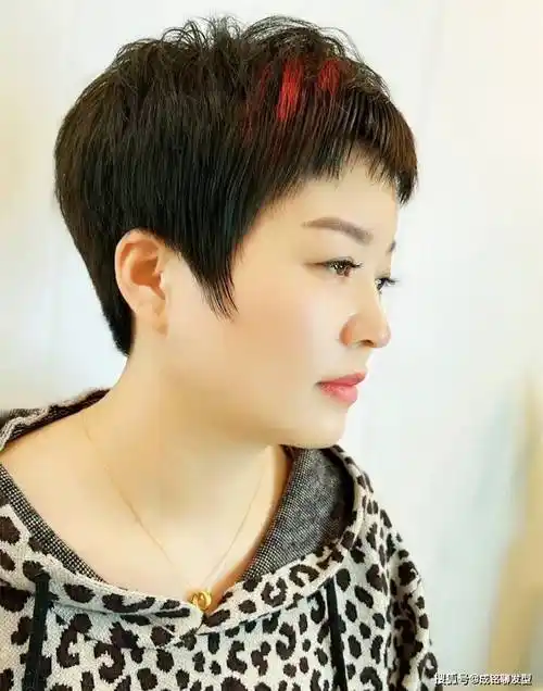 50岁女人的发型"宜短不宜长",不信看这10款短发,洋气又显年轻_脸型