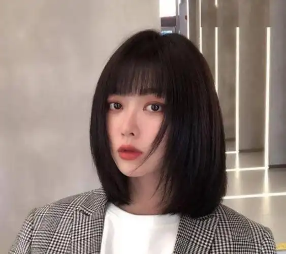 女生发际线高适合留的发型