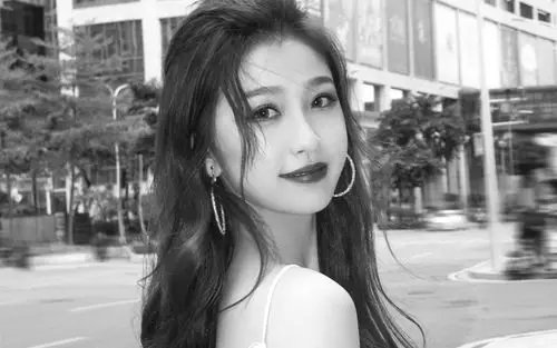 虞书欣高叉黑裙性感高清桌面壁纸