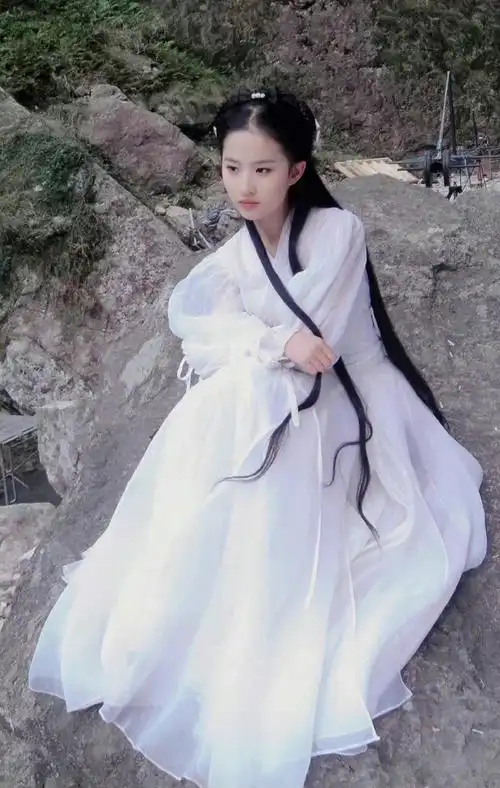 刘亦菲神雕侠侣小龙女的骑马剧照那时候的神仙姐姐好嫩