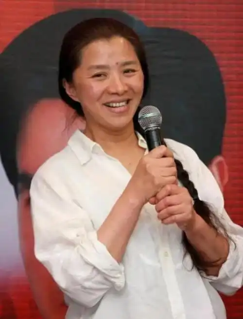 演员迟蓬戏里又土又丑一生不接广告她的淡泊名利让人敬佩