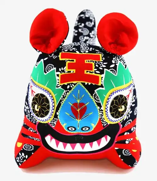 咧嘴的布艺老虎