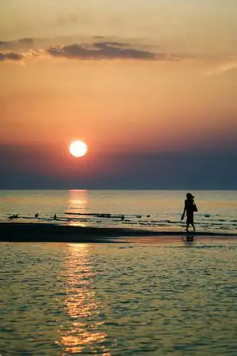 一个人,竖图,室外,自由,寂寞,海洋,日落,拉脱维亚,阴影,首都,黄昏