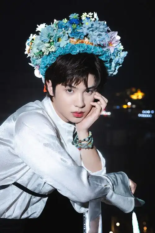 黄明昊穿马面裙簪花##黄明昊簪花写真