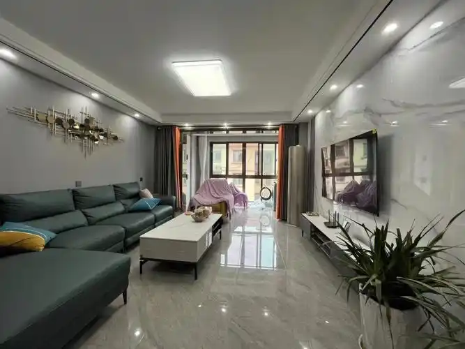 东方明珠124平三房两卫