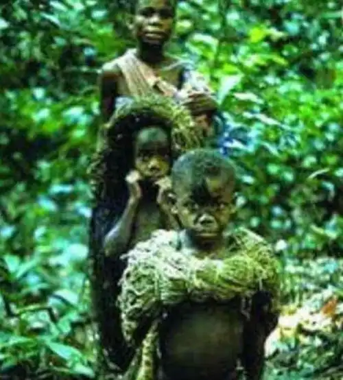 最奇特的人种,百年露面一次的蓝种人,被怀疑能光合作用的绿种人