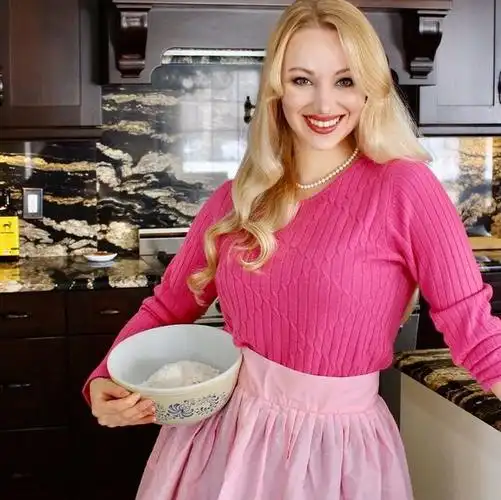 加拿大女子放弃高薪工作,回家当全职太太,自觉得更有成就感