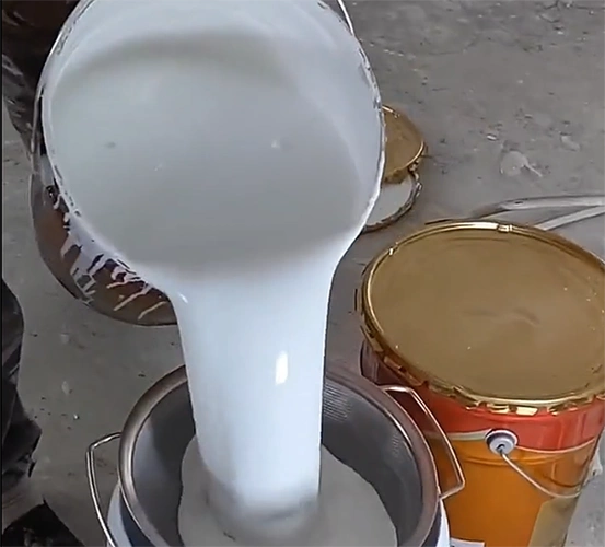 不管是107,108胶水还是801胶水,国家早就明令禁止不能往腻子粉里加