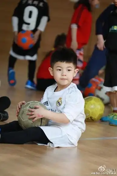 《爸爸去哪儿4》沙溢儿子又帅又萌 四季颜值担当都有谁?