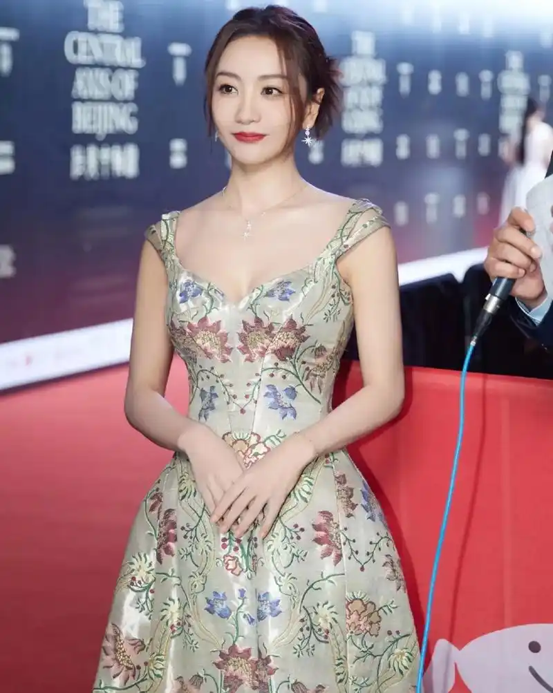 我的天,42岁的杨蓉简直就是人间尤物啊!