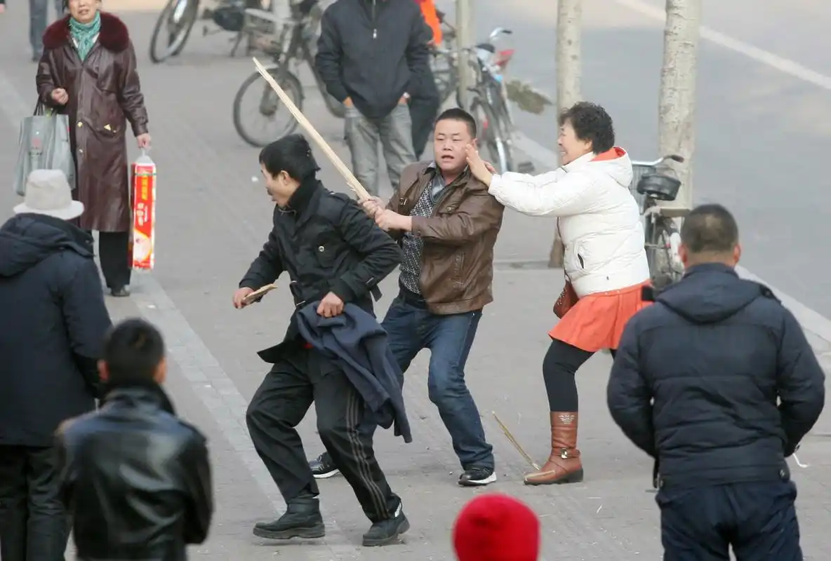 看看法律如何处罚打架斗殴的