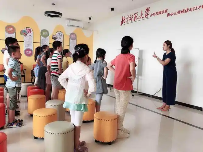 "一切从娃娃抓起"的观念也让家长们开始为孩子们挑选少儿口才培训班